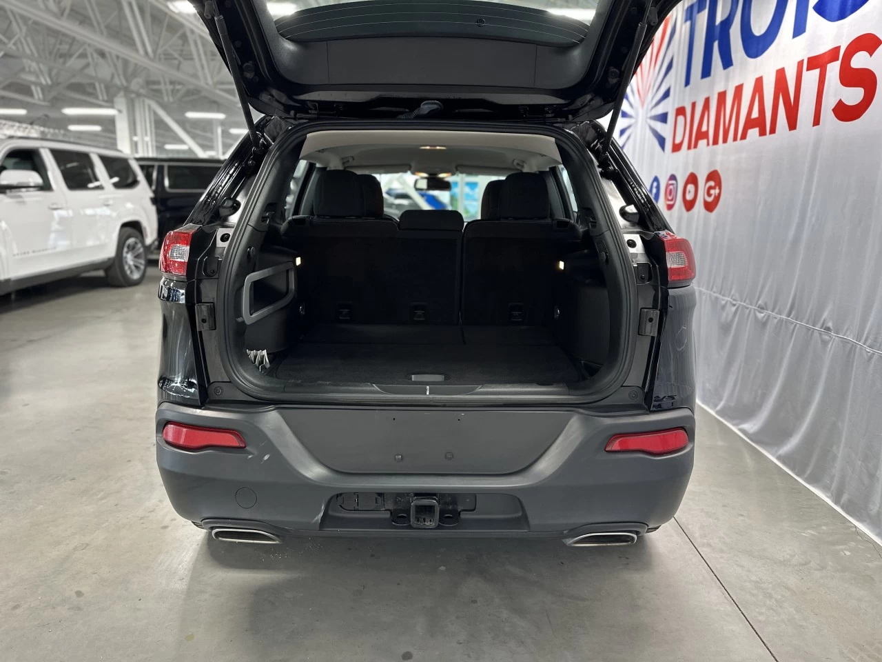 2018 Jeep Cherokee Sport Main Image