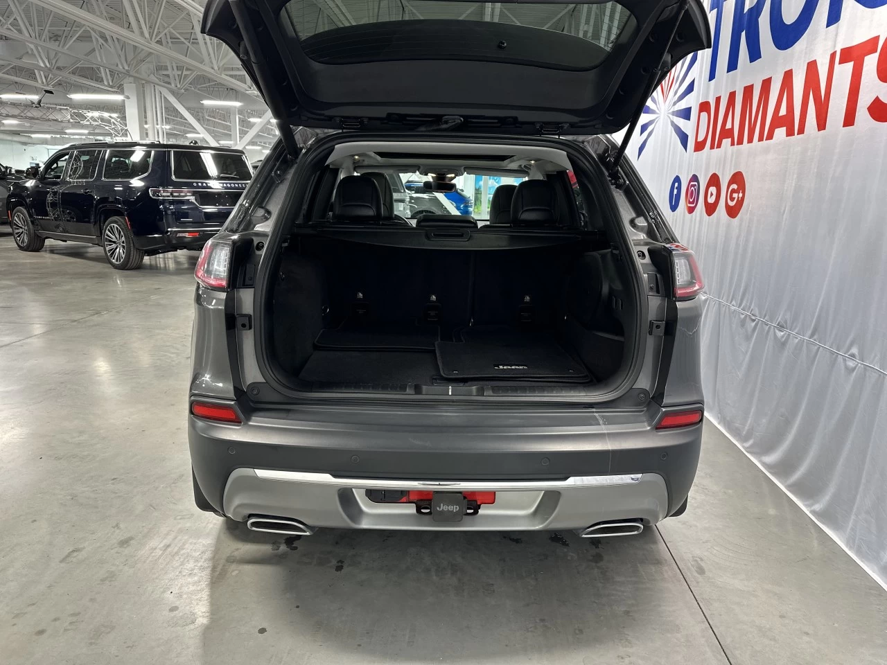 2019 Jeep Cherokee Limited Main Image