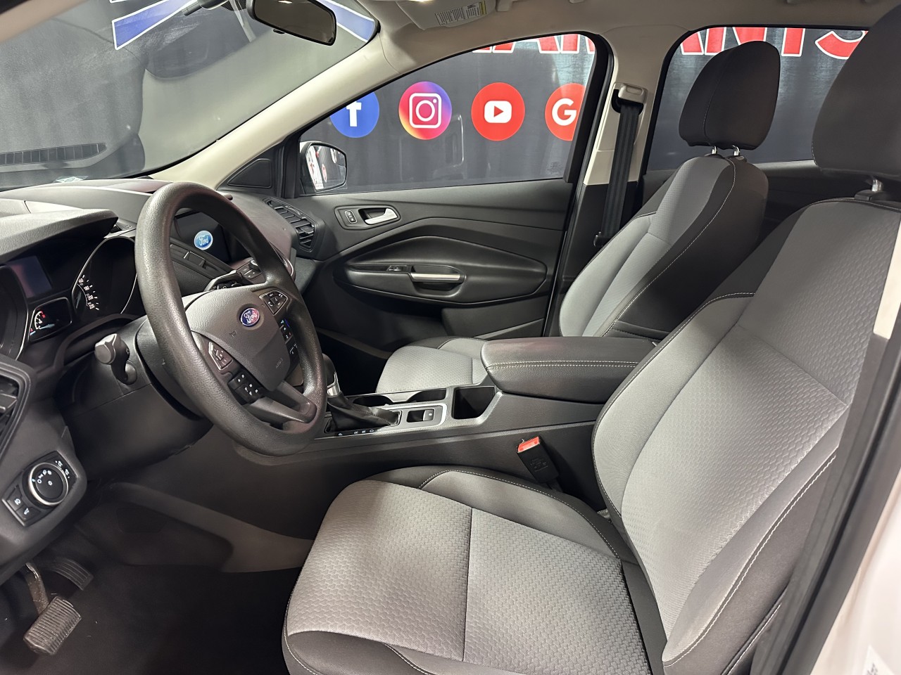 2017 Ford Escape SE Main Image