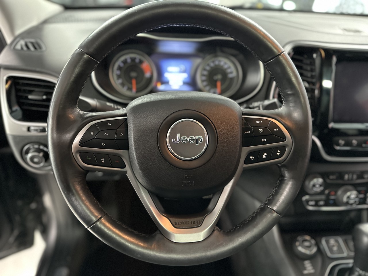 2019 Jeep Cherokee Limited Main Image